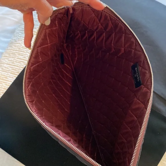 CHANEL Black Quilted Cosmetic Bag - Picture 10 of 16